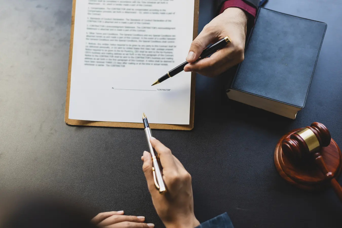 Contratos y obligaciones